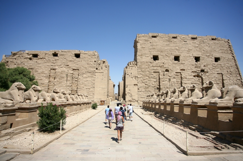 Tourists wear light clothes