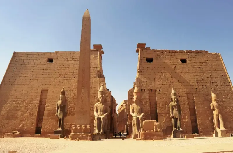 Private shore excursion from Nile cruise ship at Karnak Temple Luxor — small group with Egyptologist guide